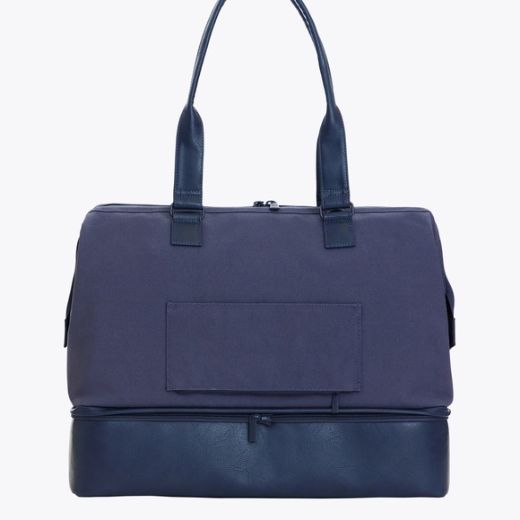 Béis The Convertible Weekender 
in Navy - Picture 5 of 16